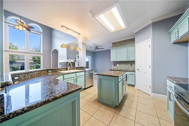 5710 Neustadt Dr, Corpus Christi, TX 78414