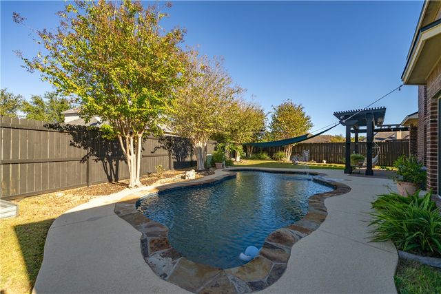 5710 Neustadt Dr, Corpus Christi, TX 78414