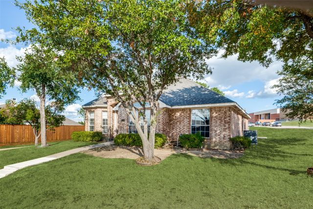 4500 Saddlebrook Drive, Carrollton, TX 75010