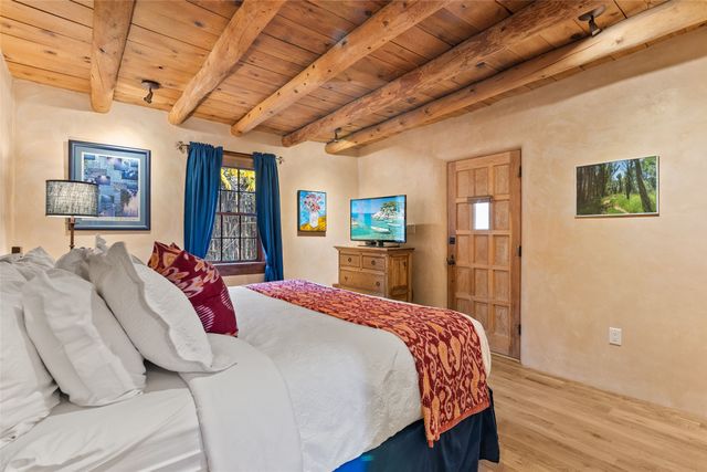 1523 Upper Canyon Road, Santa Fe, NM 87501