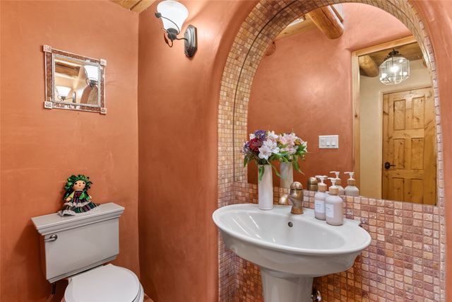 1523 Upper Canyon Road, Santa Fe, NM 87501