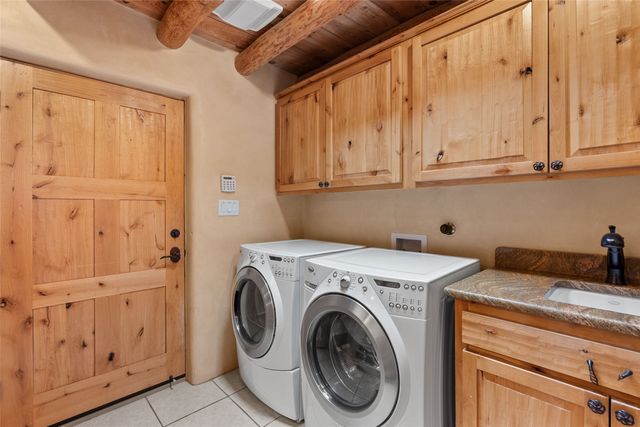 1523 Upper Canyon Road, Santa Fe, NM 87501