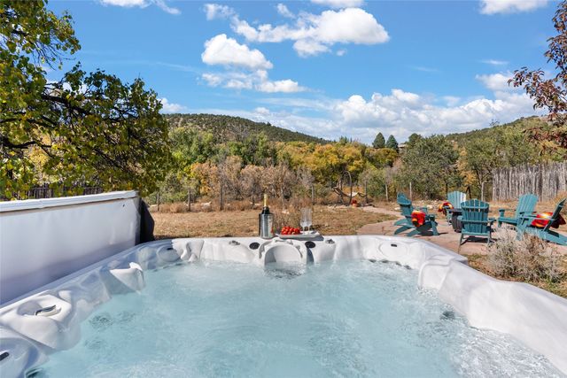 1523 Upper Canyon Road, Santa Fe, NM 87501