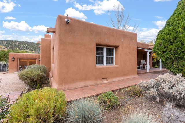 1523 Upper Canyon Road, Santa Fe, NM 87501