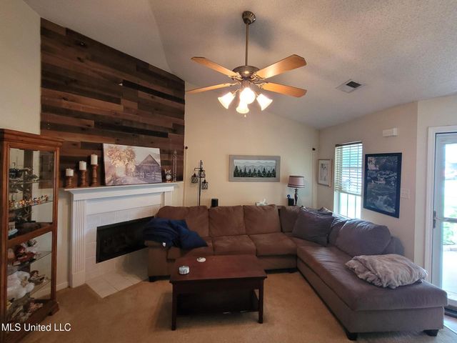 10578 Pecan View Drive Drive, Olive Branch, MS 38654