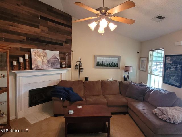 10578 Pecan View Drive Drive, Olive Branch, MS 38654