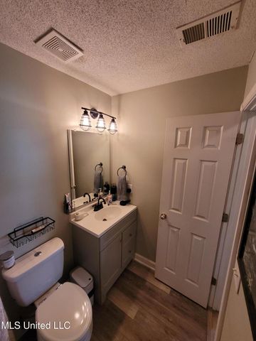 10578 Pecan View Drive Drive, Olive Branch, MS 38654