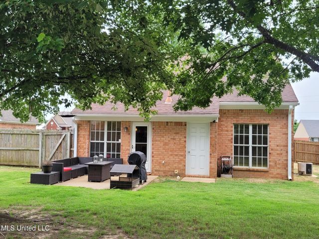 10578 Pecan View Drive Drive, Olive Branch, MS 38654