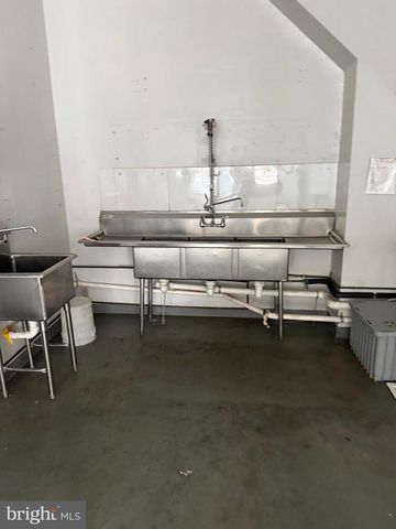 2001 FLEET ST, Baltimore, MD 21231