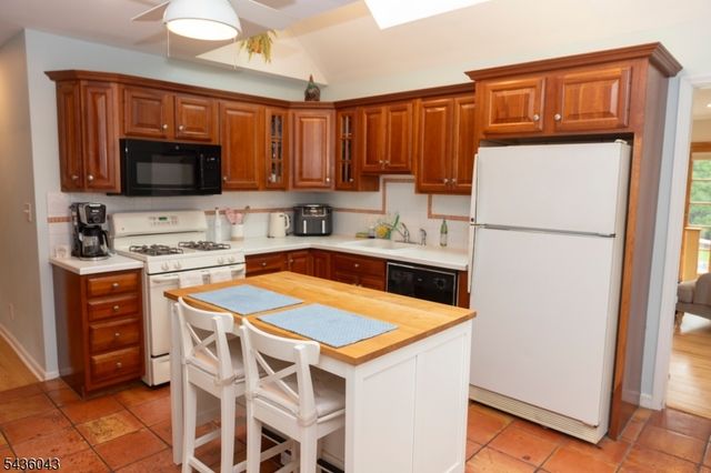 13 Sunset Dr, Clark Twp., NJ 07066