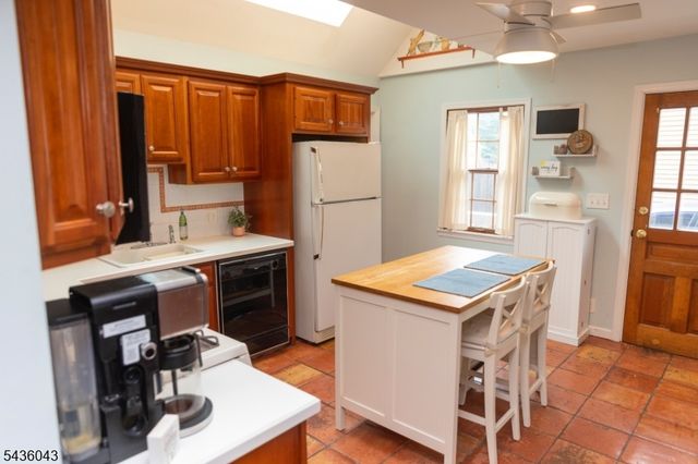 13 Sunset Dr, Clark Twp., NJ 07066