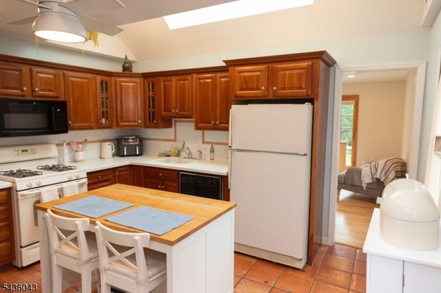 13 Sunset Dr, Clark Twp., NJ 07066