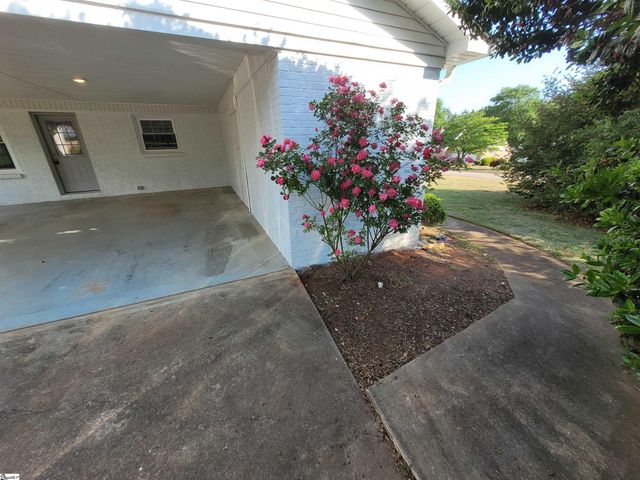 117 Hendrix Drive, Boiling Springs, SC 29316