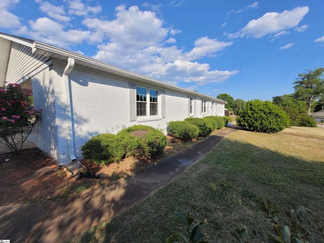 117 Hendrix Drive, Boiling Springs, SC 29316