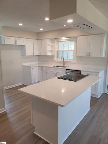 117 Hendrix Drive, Boiling Springs, SC 29316