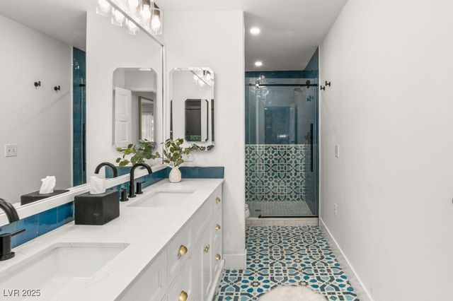 2101 CALLE DE ESPANA, Las Vegas, NV 89102