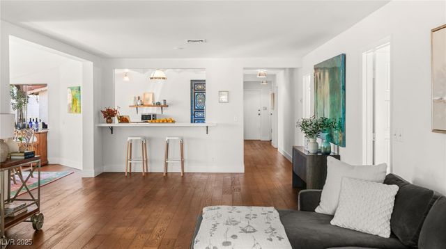 2101 CALLE DE ESPANA, Las Vegas, NV 89102