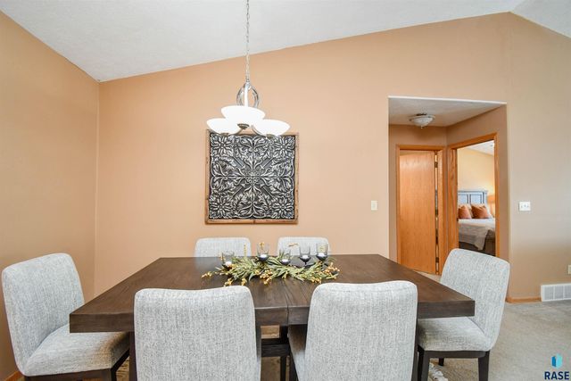 4704 S Acorn Ave Avenue, Sioux Falls, SD 57105