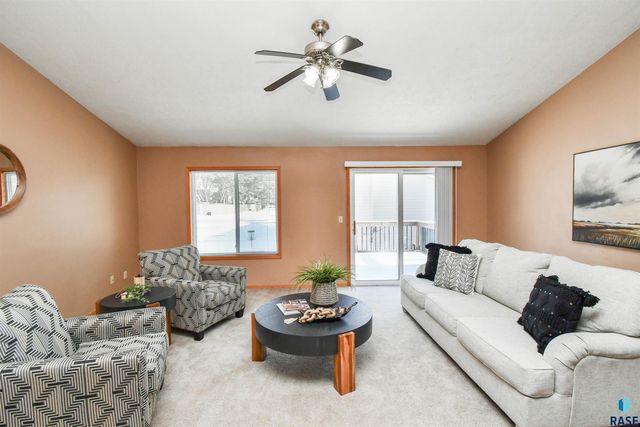 4704 S Acorn Ave Avenue, Sioux Falls, SD 57105