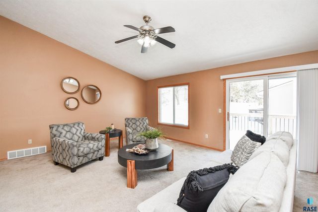 4704 S Acorn Ave Avenue, Sioux Falls, SD 57105