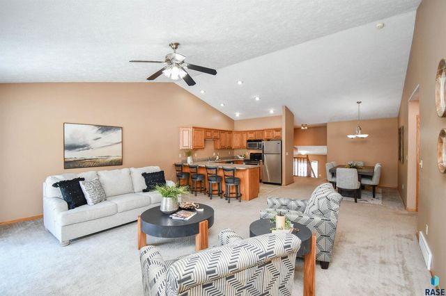 4704 S Acorn Ave Avenue, Sioux Falls, SD 57105