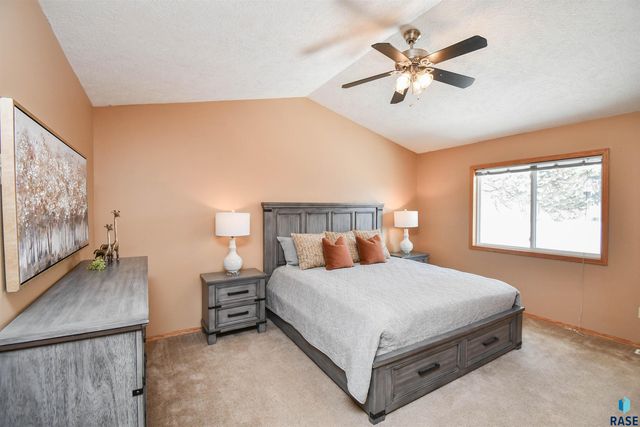 4704 S Acorn Ave Avenue, Sioux Falls, SD 57105