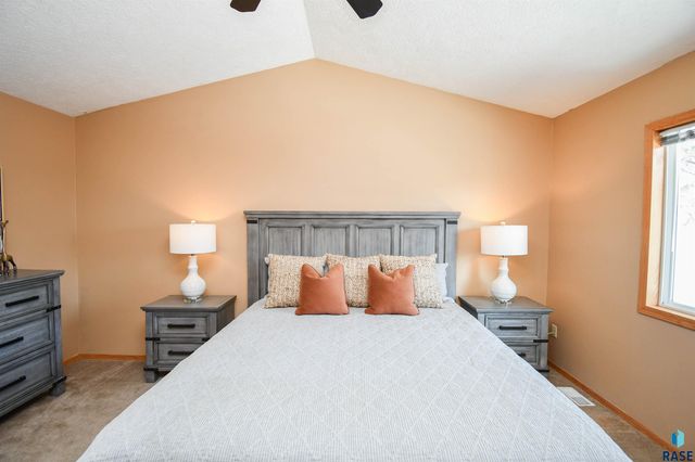 4704 S Acorn Ave Avenue, Sioux Falls, SD 57105