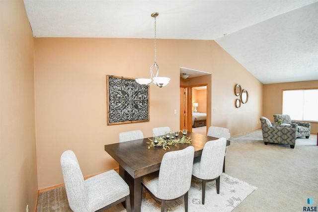 4704 S Acorn Ave Avenue, Sioux Falls, SD 57105