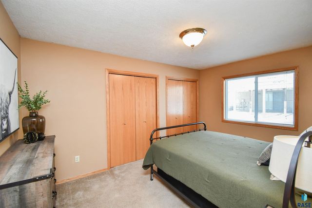 4704 S Acorn Ave Avenue, Sioux Falls, SD 57105