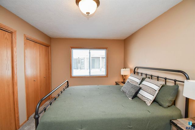 4704 S Acorn Ave Avenue, Sioux Falls, SD 57105