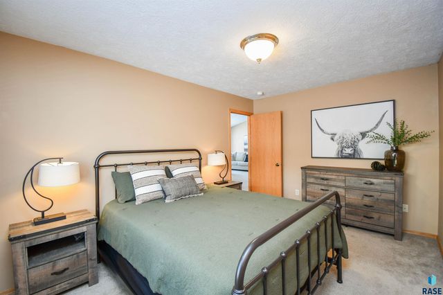 4704 S Acorn Ave Avenue, Sioux Falls, SD 57105