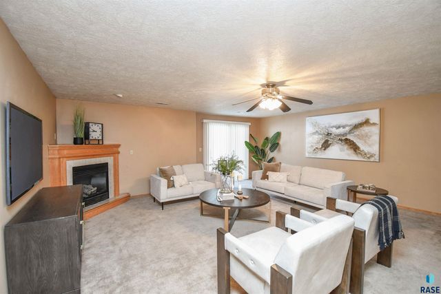 4704 S Acorn Ave Avenue, Sioux Falls, SD 57105