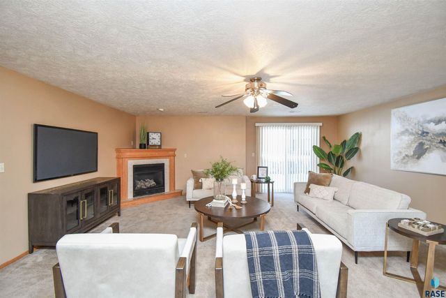 4704 S Acorn Ave Avenue, Sioux Falls, SD 57105