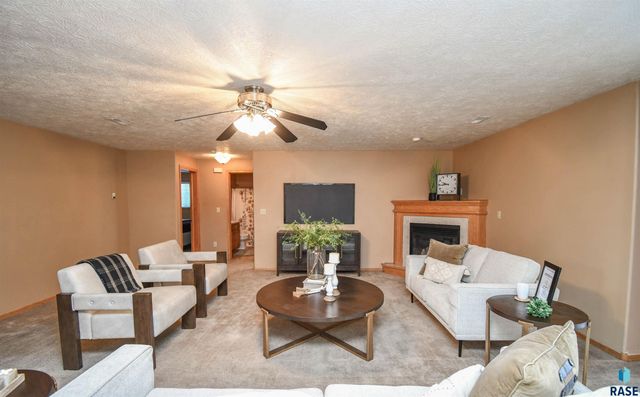 4704 S Acorn Ave Avenue, Sioux Falls, SD 57105