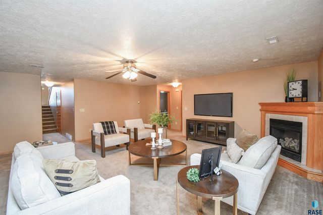 4704 S Acorn Ave Avenue, Sioux Falls, SD 57105