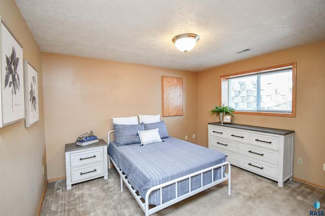 4704 S Acorn Ave Avenue, Sioux Falls, SD 57105