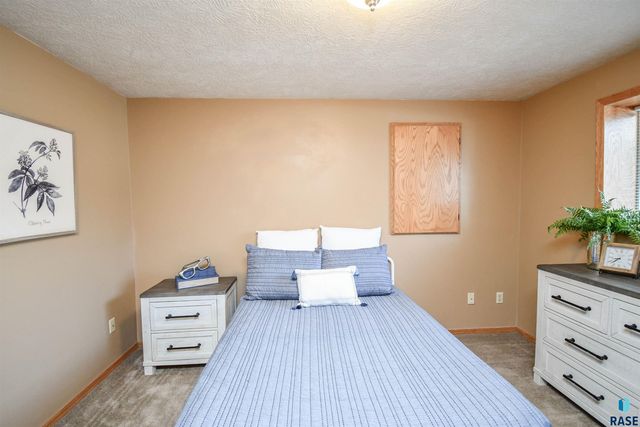 4704 S Acorn Ave Avenue, Sioux Falls, SD 57105