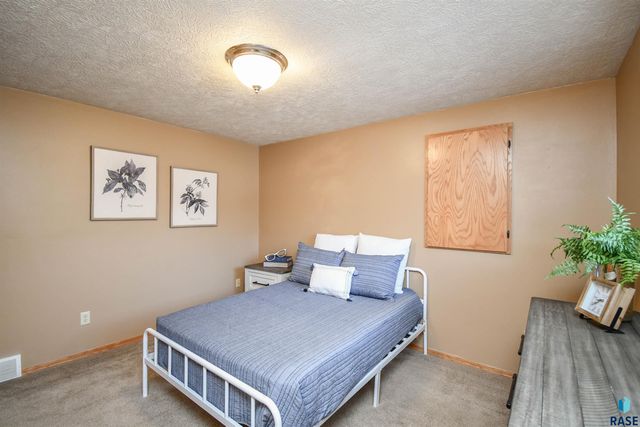 4704 S Acorn Ave Avenue, Sioux Falls, SD 57105