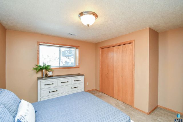 4704 S Acorn Ave Avenue, Sioux Falls, SD 57105