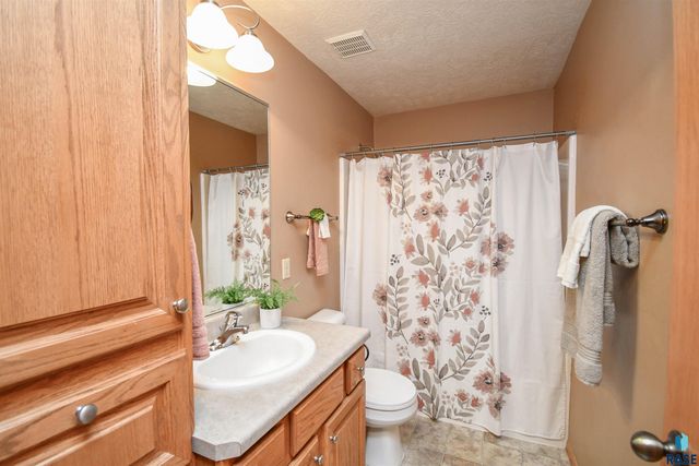 4704 S Acorn Ave Avenue, Sioux Falls, SD 57105