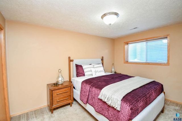 4704 S Acorn Ave Avenue, Sioux Falls, SD 57105