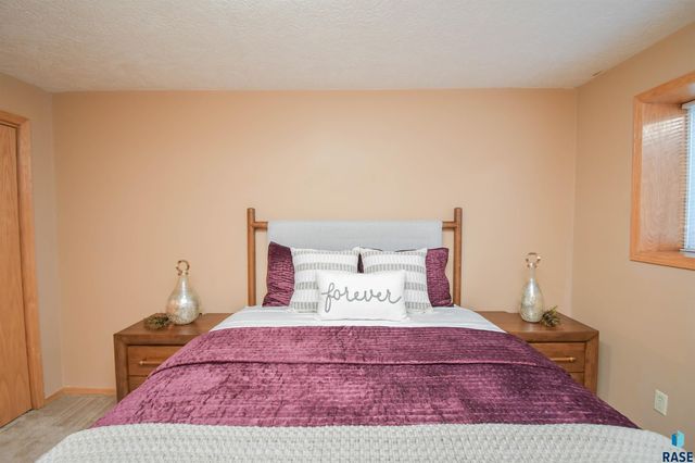 4704 S Acorn Ave Avenue, Sioux Falls, SD 57105