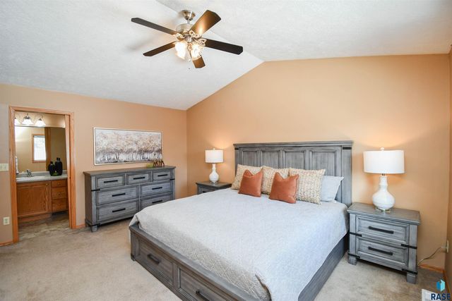 4704 S Acorn Ave Avenue, Sioux Falls, SD 57105