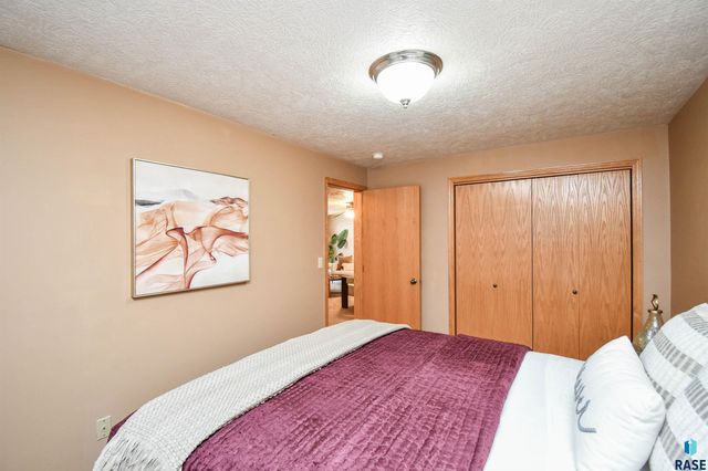 4704 S Acorn Ave Avenue, Sioux Falls, SD 57105