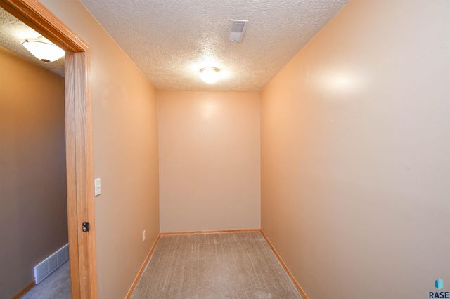 4704 S Acorn Ave Avenue, Sioux Falls, SD 57105