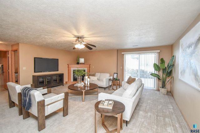 4704 S Acorn Ave Avenue, Sioux Falls, SD 57105