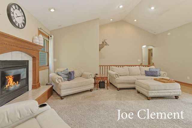 9347 Cedar Pines Lane Ne, Algoma Twp, MI 49345