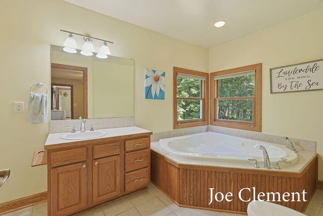 9347 Cedar Pines Lane Ne, Algoma Twp, MI 49345
