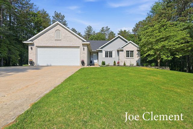 9347 Cedar Pines Lane Ne, Algoma Twp, MI 49345