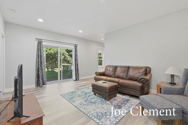 9347 Cedar Pines Lane Ne, Algoma Twp, MI 49345